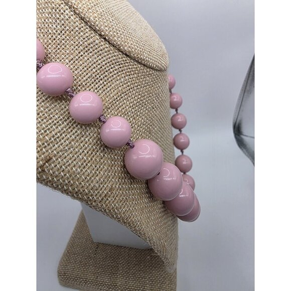 Vtg Les Bernard Inc Necklace Lt Pink‎ Graduated Lucite Beads knotted 18 Inches - Picture 3 of 9